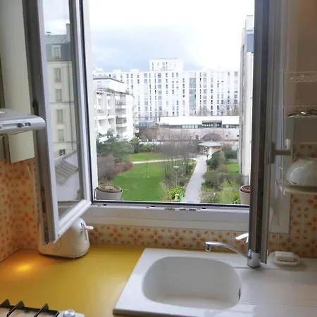 Apartment 10 Mns From Champs-elysees, Quiet