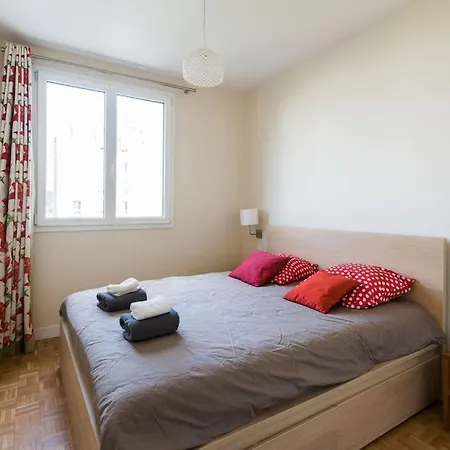 Apartment 10 Mns From Champs-elysees, Quiet *