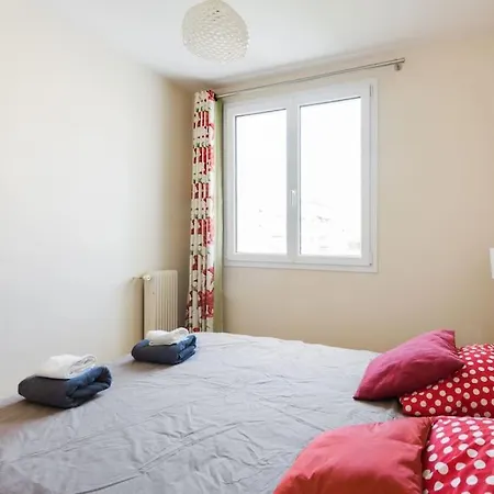Apartment 10 Mns From Champs-elysees, Quiet Paris