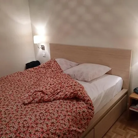 Apartment 10 Mns From Champs-elysees, Quiet Paris